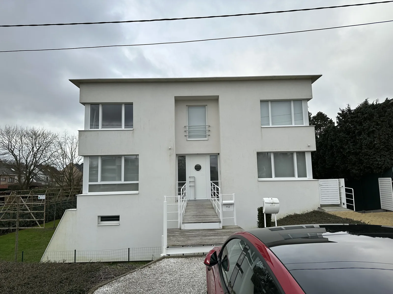 Woning voor Crepi Care reiniging vuile gevel algen