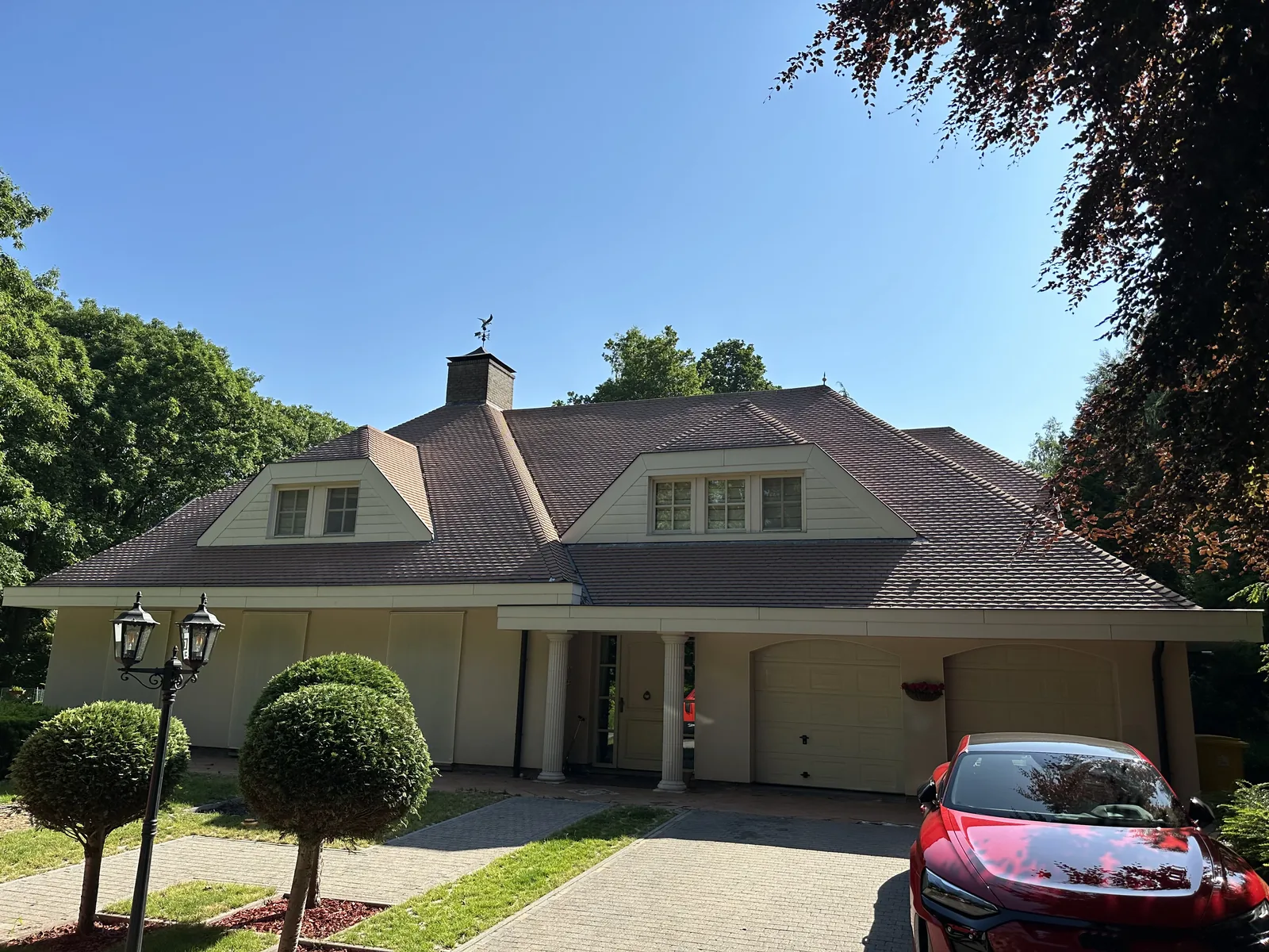 Woning met dakreiniging als onderdeel van buitenreiniging