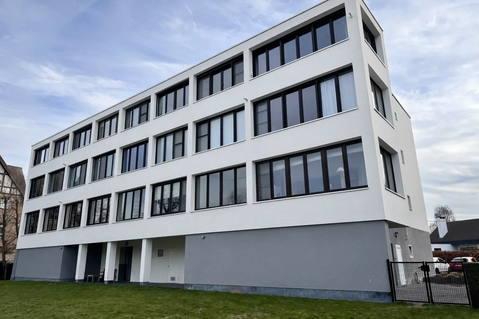 Crepi Care B2B reiniging appartementsgebouw na softwash West-Vlaanderen